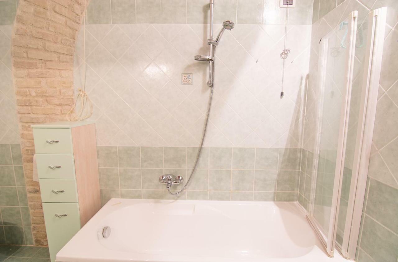 Modern Apartment In Historic Building كالياري المظهر الخارجي الصورة