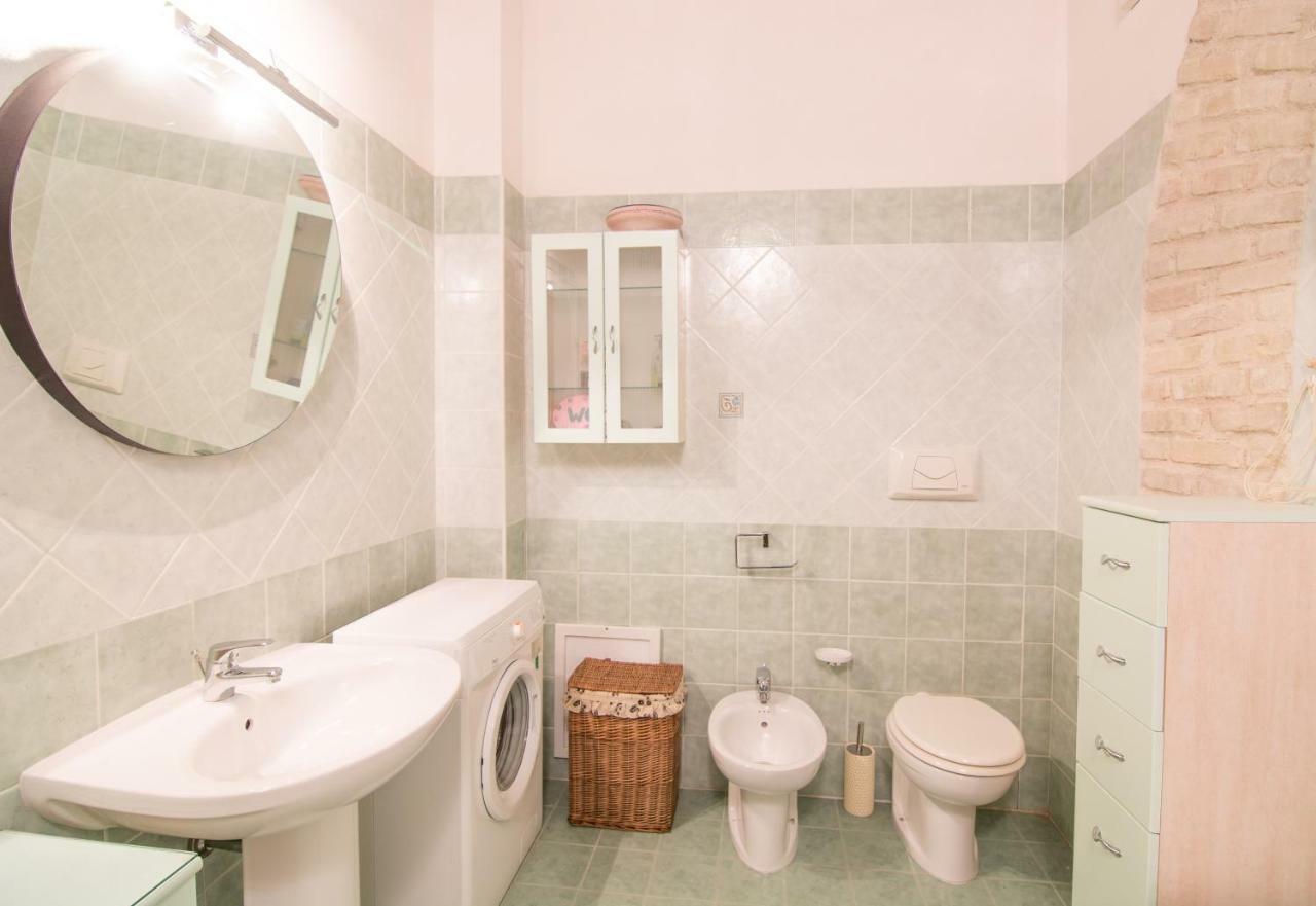 Modern Apartment In Historic Building كالياري المظهر الخارجي الصورة