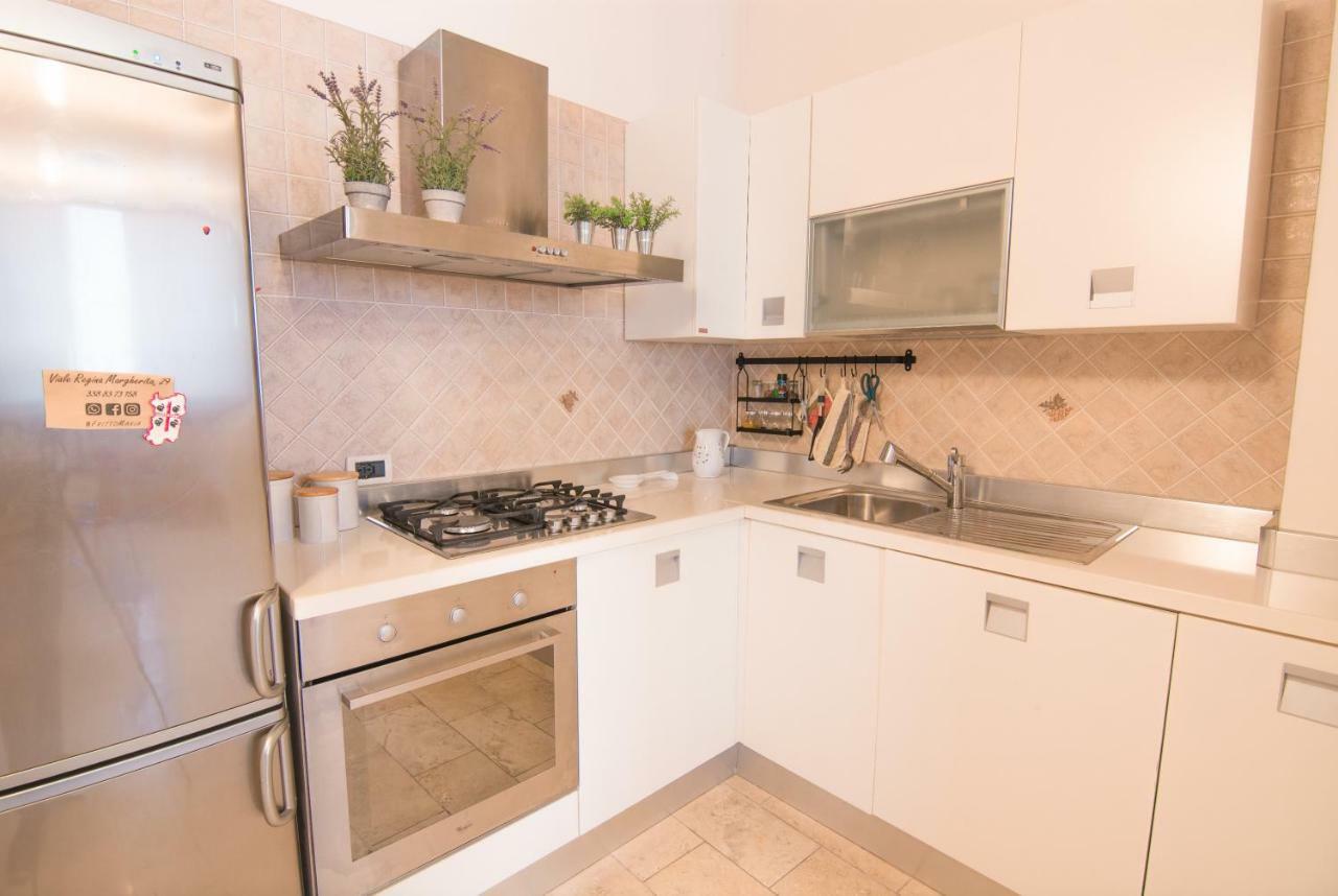 Modern Apartment In Historic Building كالياري المظهر الخارجي الصورة