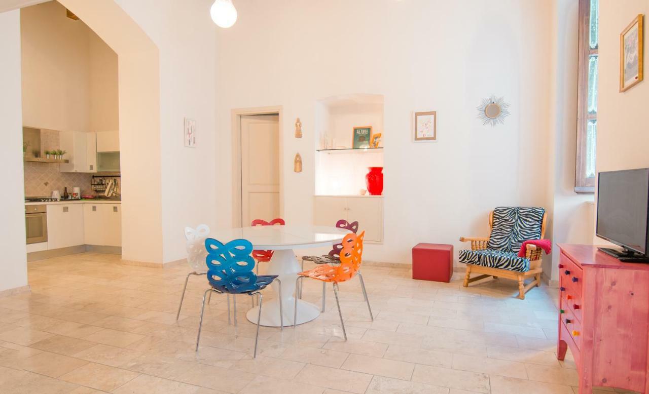 Modern Apartment In Historic Building كالياري المظهر الخارجي الصورة