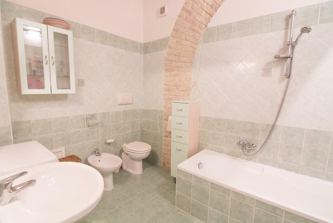 Modern Apartment In Historic Building كالياري المظهر الخارجي الصورة